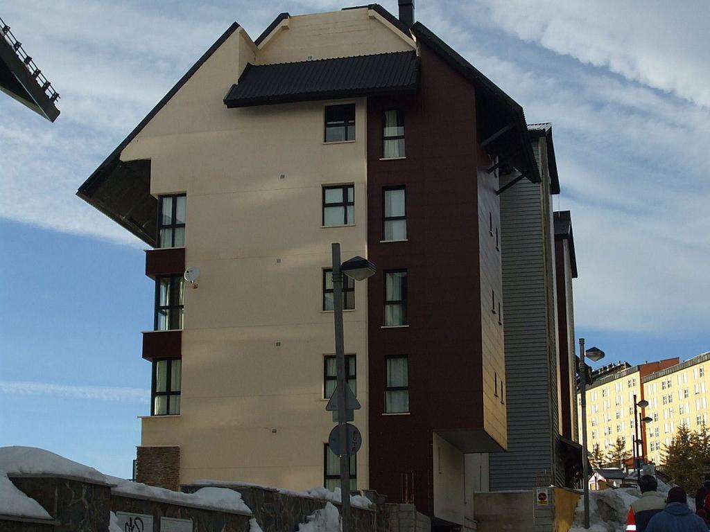 Apartamentos Monte Oiz Asn Sierra Nevada Luaran gambar
